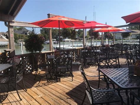 SANDBAR WATERFRONT GRILL, Puce .